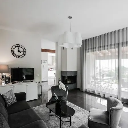 埃琳娜别墅 度假居 梅纳焦