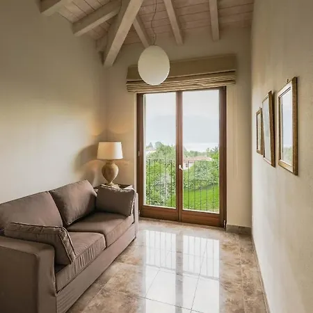 埃琳娜别墅 梅纳焦