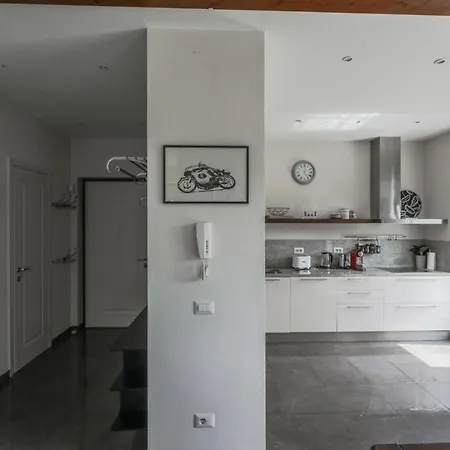 度假居 埃琳娜别墅 *