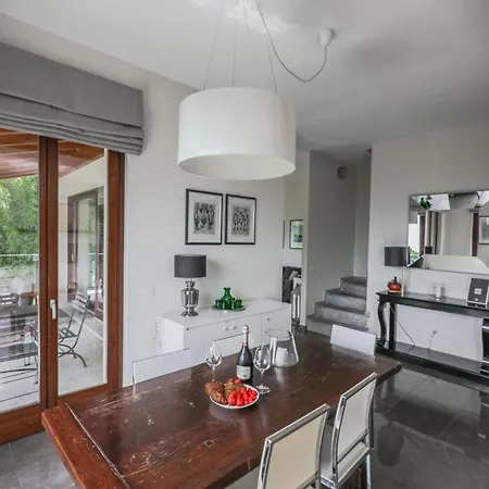 度假居 埃琳娜别墅 *